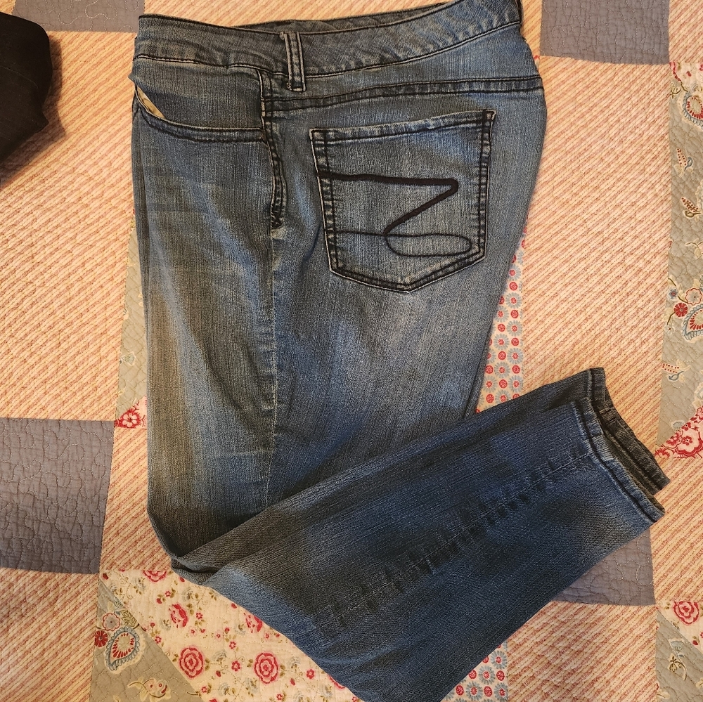 Luxe Women's Straight Leg Blue Jeans